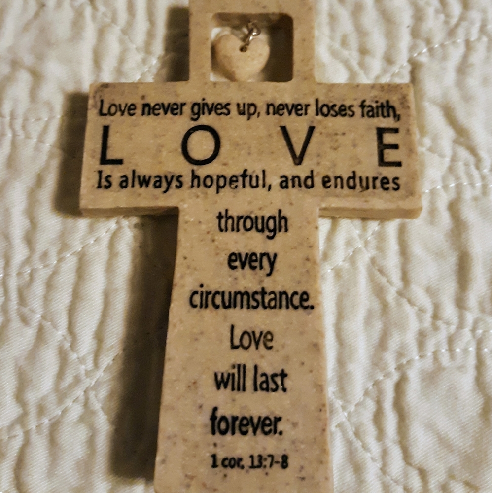 Cross with engraved bible verse (1 cor. 13: 7-8)